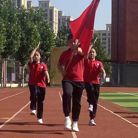 学习二十大 争当入队先锋——狮子楼街道第二小学举行首批少先队入队仪式