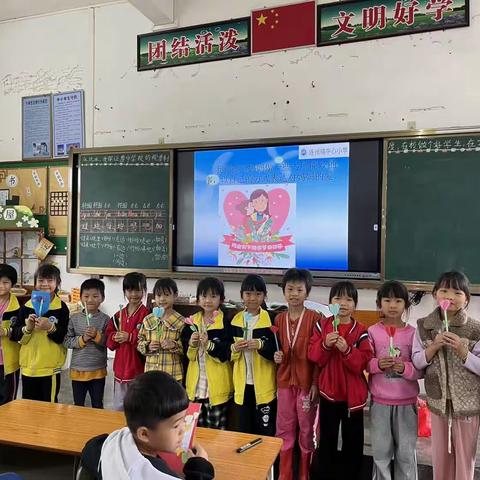 促进家校链接，助力幼小衔接——罗定市连州镇中心小学一年级母亲节主题活动