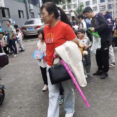 福安市八一小学一（10）班富春公园“树叶贴画”户外拓展