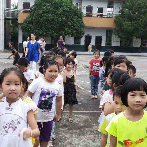 雀塘镇中心幼儿园幼小衔接之参观小学（大二班活动剪辑）