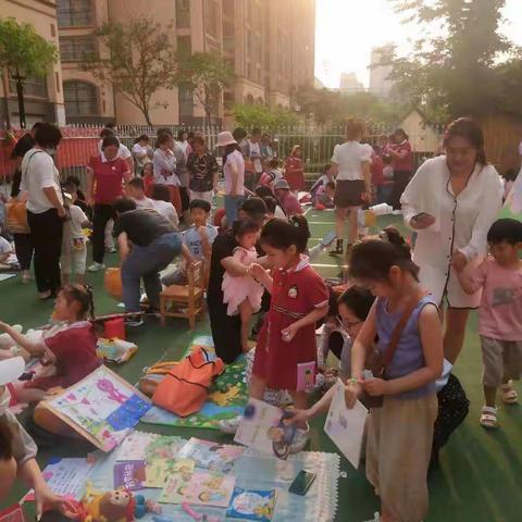 爱贝尔幼儿园蜜桃班“跳蚤市场”活动圆满结束