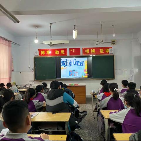 English corner—语言倡导精彩，交流引领学习义马市外国语小学英语角精彩集锦