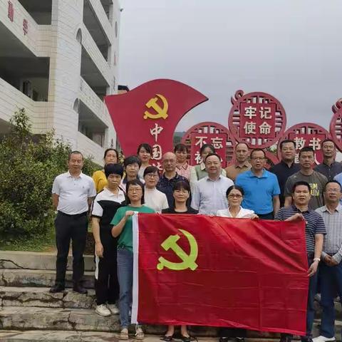 送培送教暖人心，且学且思共成长 ——县骨干教师莅临我校开展送培送教下乡活动