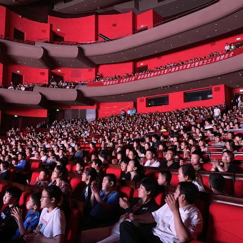 “致敬新时代 关爱进万家”新华保险德州中支第19届客户服务节开幕式暨大型交响音乐会