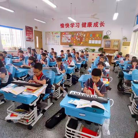 锦绣学校2021学年第二学期402班口风琴学习小汇报