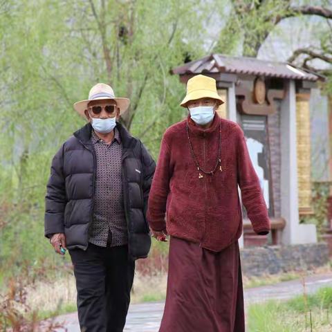 西扎藏医院的医生们