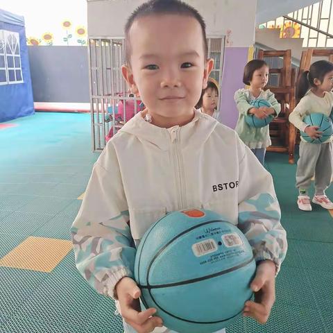 快乐六一幼儿园 小二班 周海涛 春季学期成长手册