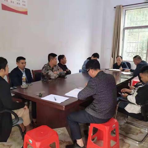 村居顾问陈卿孟在雅星镇飞巴村委会开展《宪法》宣讲活动