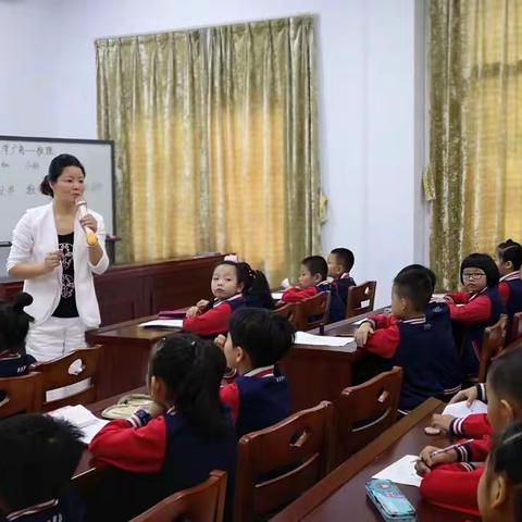 以身作则，倾情投入一一郊尾中心小学黄少红校长教学观摩展示课