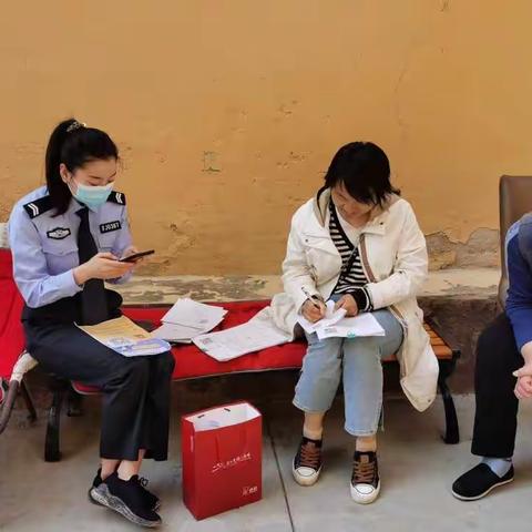 宝塔山街道东风社区开展下载“国家反诈中心APP”宣传活动