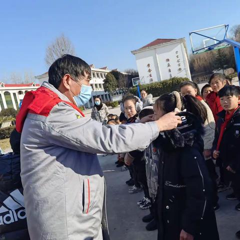 济源市“爱心助学之家”情暖冬至爱心活动走进下冶一小