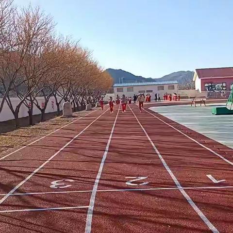 扬体育精神，展运动风采——蓟州区下营镇镇东中心小学举办秋季运动会