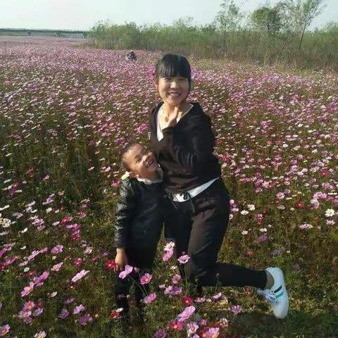 儿子快乐的童年