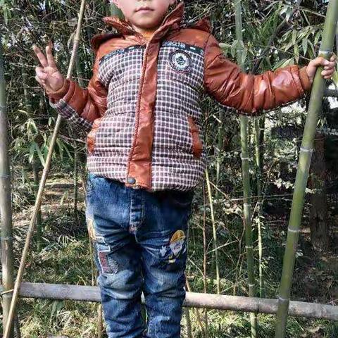 童年是美好的，童年是快乐的，愿你们永远留住童年天真烂漫的笑容，无忧无虑！！！