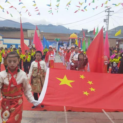 唱响民族团结之歌喜庆建国70周年、青海解放70周年暨国际六一儿童节文艺汇演 .一一同仁县隆务学区