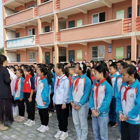 雷牙中心校地震应急演练