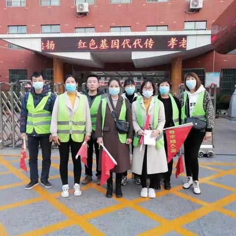 家长爱心护岗，孩子安全添保障-----许昌市建设路小学二<3>班