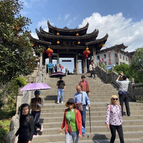 湘西旅游芙蓉镇、夯吾苗寨、参观毛主席故居