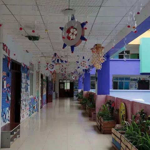 “奇妙的海洋世界”                                             ——三楼楼道环境创设