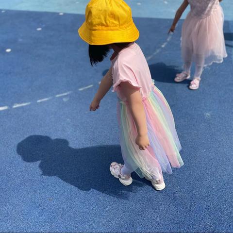 光与影——尹山湖实验幼儿园中三班主题课程故事