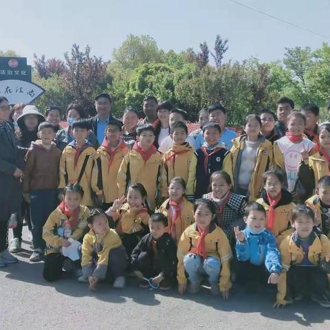 植物园中遇见你，留下足迹才美丽——青阳小学四6中队社会实践活动