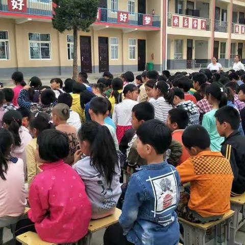 付湾村小学2018――2019学年第二学期期中考试总结大会！