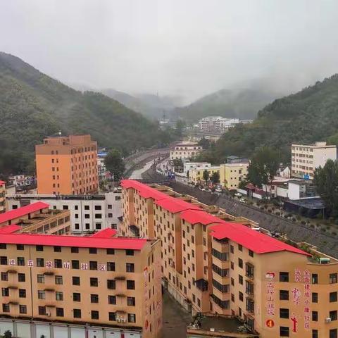 涓滴之水成海洋，颗颗爱心变希望