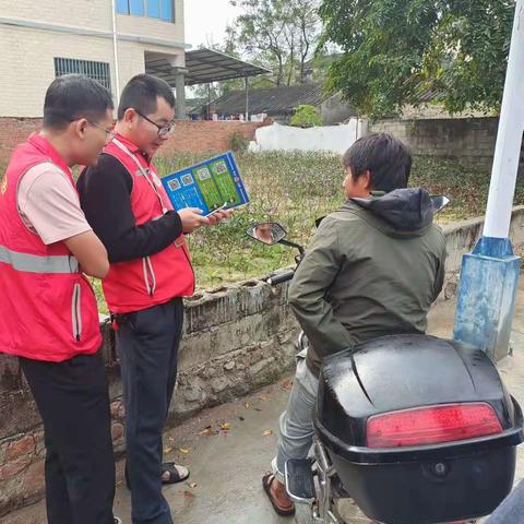 守住钱袋子，网格员为村民安装国家反诈app