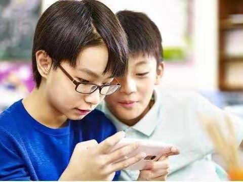 做明智家长、助孩子成长—高一年级部开展家长学校公益课堂《为何孩子沉迷于手机》