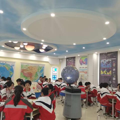 内蒙古师范大学附属第二中学“地理视界”学生社团开展热力环流探究实验