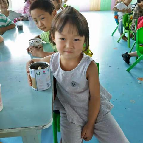 大班学前班的家长注意查看信息了《今天，我们种大蒜了。》