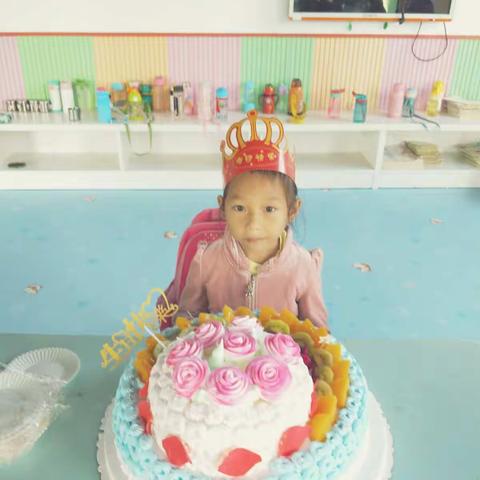 祝余平小朋友生日快乐，健健康康快快乐乐成长。