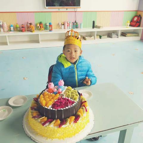 祝戴博毅小帅哥生日快乐健康快乐成长。