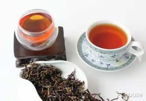 秋雨中那杯金骏眉