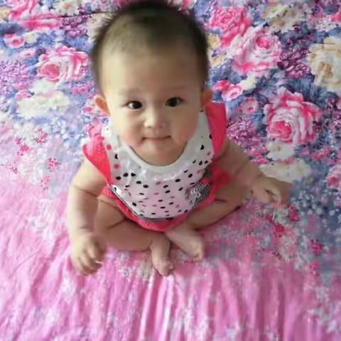 田佳函----快乐天使👼与糖糖一起回忆，孩子开心😊的笑着，真的不想让她长大。