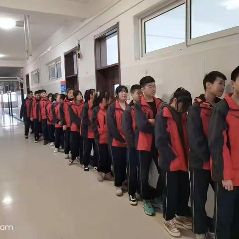 易视康林东第四中学公益行