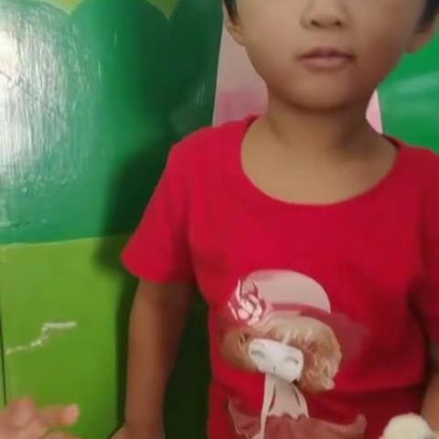 幼儿园周末温馨提示范文一】尊敬的家长朋友：宝宝们期待的周末到来了！周六、周日在家中，家长朋友们在和，