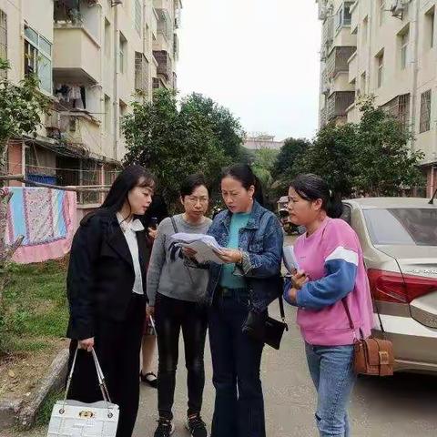 市医疗保障局调研莲花县城镇贫困群众脱贫解困工作
