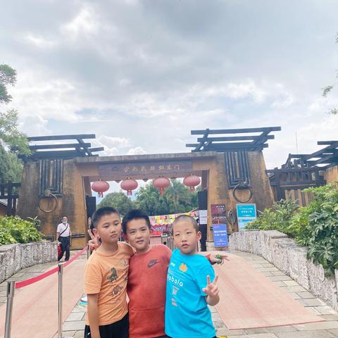 多姿多彩暑假行——了解民族文化、民族风情