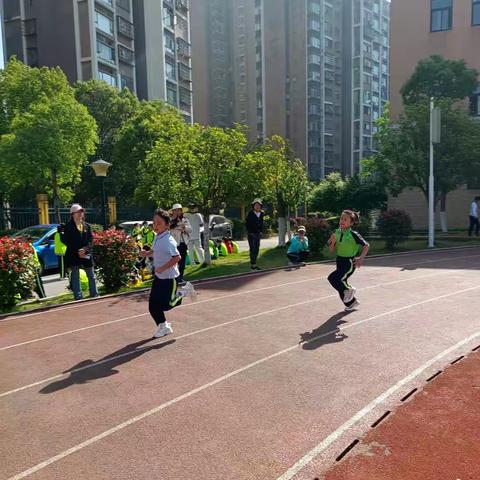 心向阳光，悦动童年——长沙县盼盼第二小学首届春季田径运动会——1803班