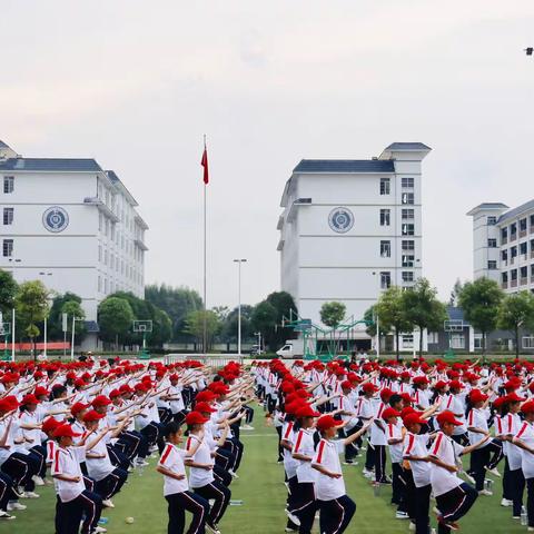 锤炼坚强意志  书写无悔青春——横州市民族中学开展2022级新生良好习惯养成教育成果展示活动