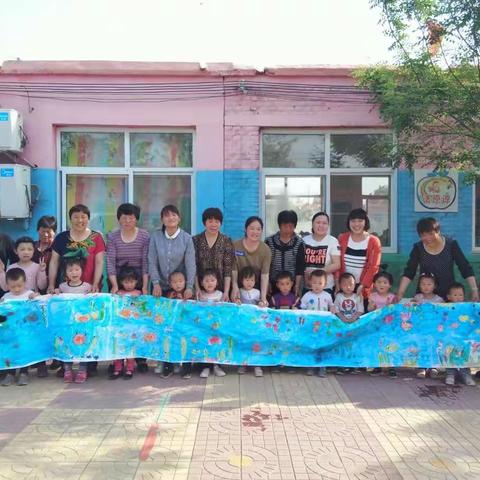 亦城幼儿园托班“万紫千红总是春――百米长卷亲子绘画活动”