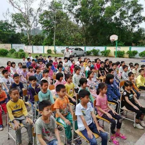 奖励勤学，鼓舞上进。一罗溪小学2019春期中考试总结会。