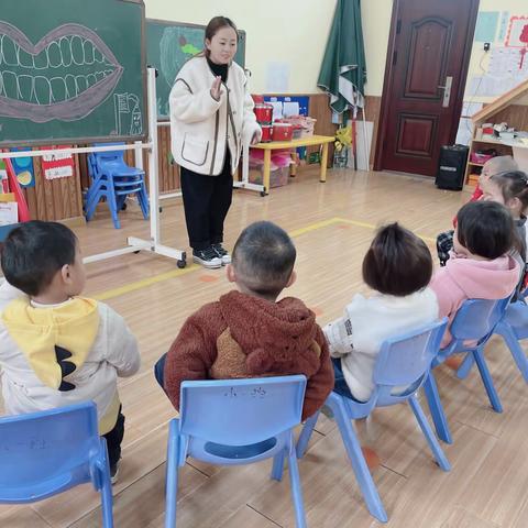 荆州区城南星星幼儿园小一班第十一周特色课程《小茶壶》