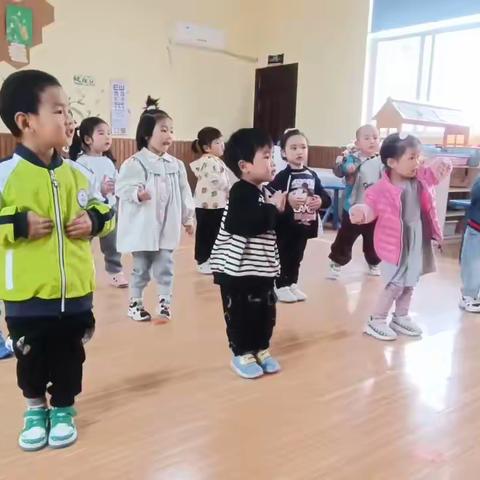 荆州区城南星星幼儿园小一班第五周特色课程《草》