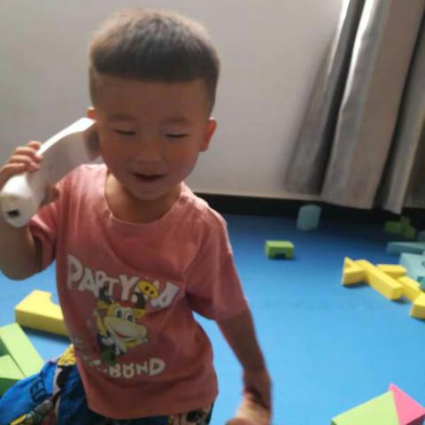 快乐的桃联幼儿园课间活动