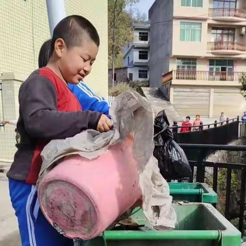 雷锋精神传天下——大桥小学开展“学雷锋”活动