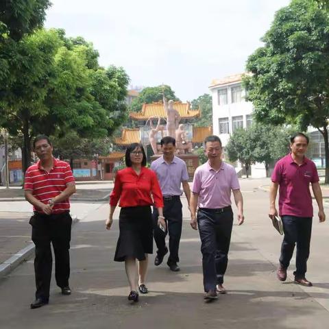 浓浓关怀暖人心，勠力同心备高考——武鸣区教育局领导莅临武鸣中学看望慰问高三师生