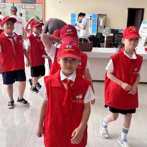 【萌娃志愿行，“医”路送爱心】天台小学二（4）班“小红萌”志愿者开展暑期“医”路献爱心活动