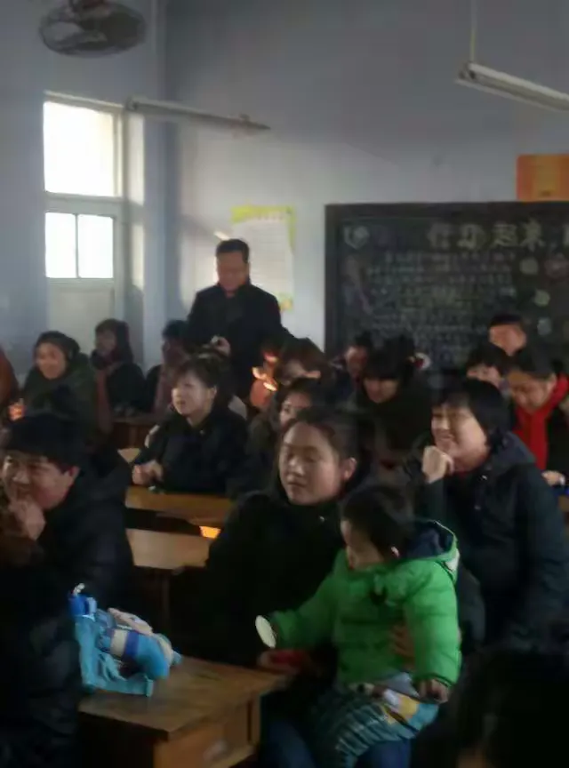 简篇-两个教育者——学校和家庭!新汶街道孙村中心小学家长会。